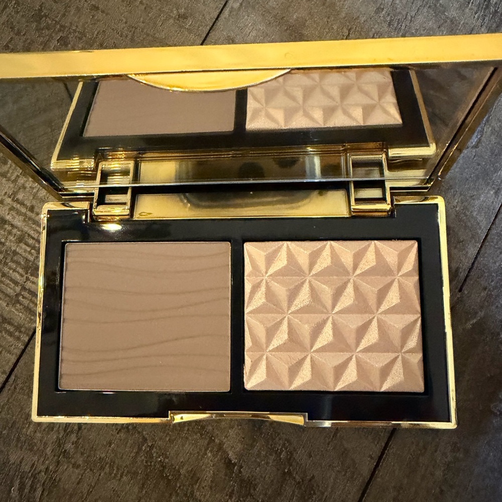 MAC Elegant Highlight and Contour Palette